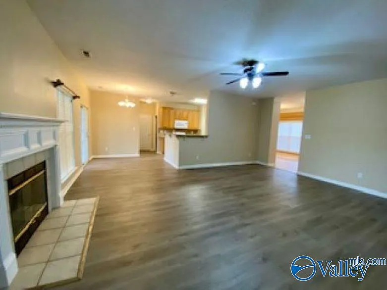 3 bed, 2.0 bath, 2023 sqft, $2,000 — Photo 4