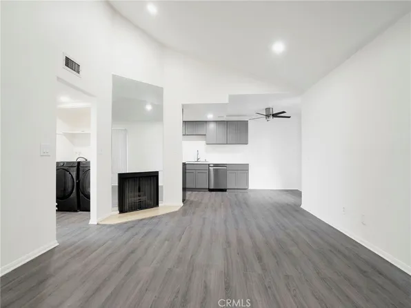 9038 Orion Ave Unit 209, North Hills, CA 91343