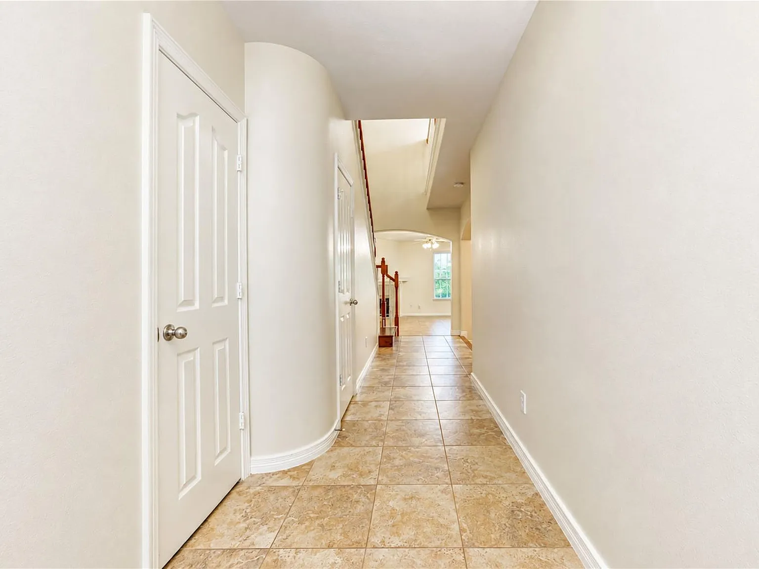3 bed, 2.5 bath, 2132 sqft, $2,400 — Photo 4