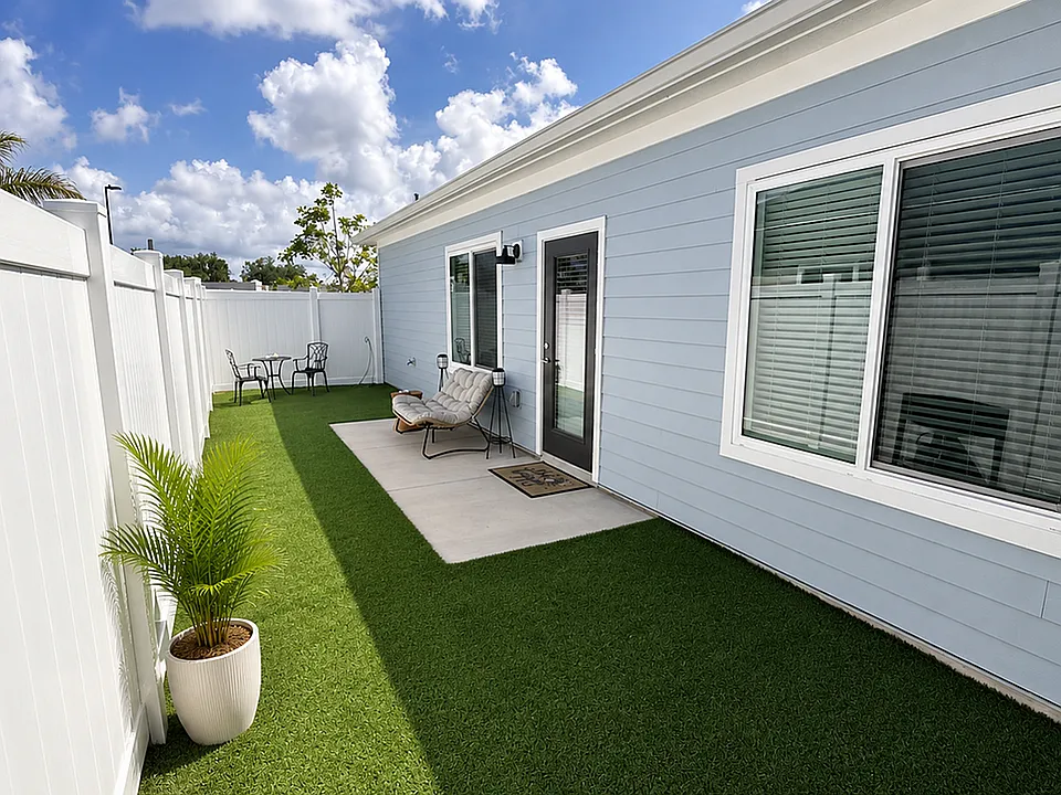 Venice CAPTIVA-Backyard