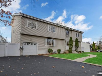 165 Mohawk Dr, River Edge, NJ, 07661