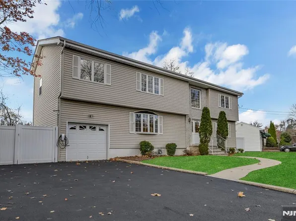 165 Mohawk Dr, River Edge, NJ 07661