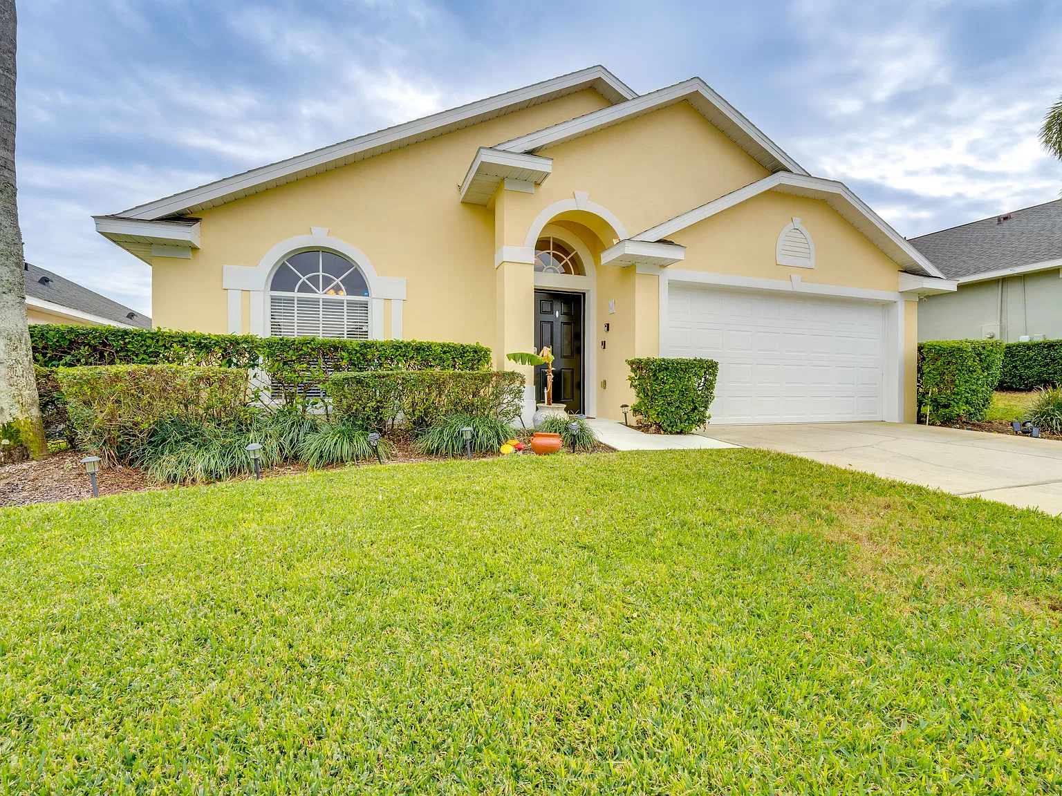 16636 Rolling Green Dr — Photo 3