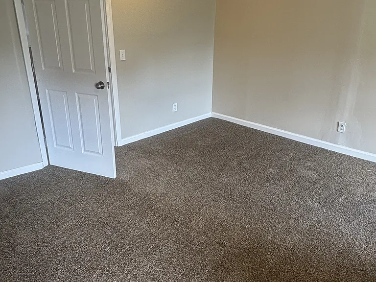 251 E Maple St — Photo 14