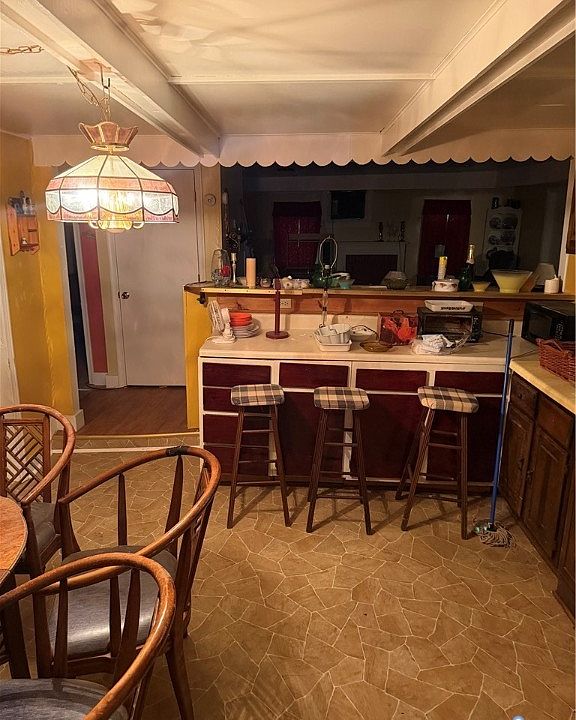 2nd image of 418 Elm St