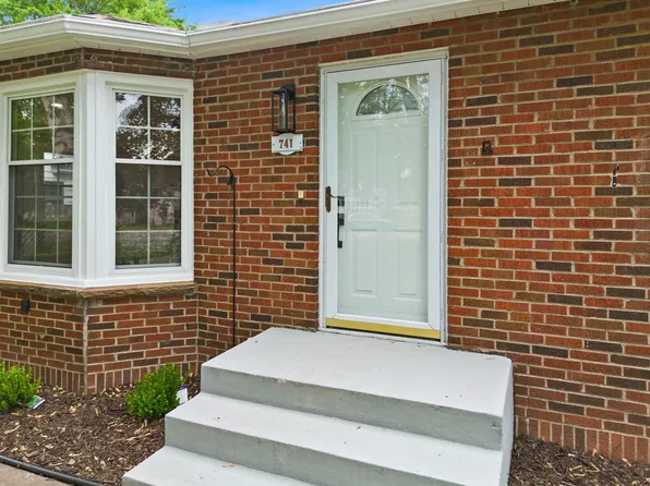 741 Roselawn Ave E, Maplewood, MN 55117