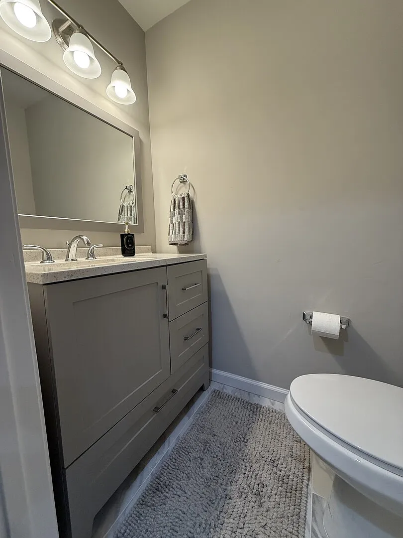Modern 3 Bedroom Townhome — Photo 3