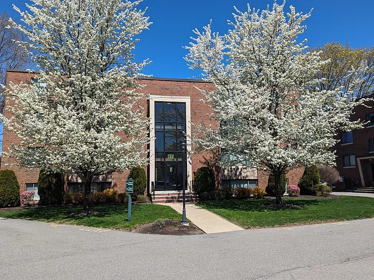 191 W Wyoming Ave #11 — Photo 11