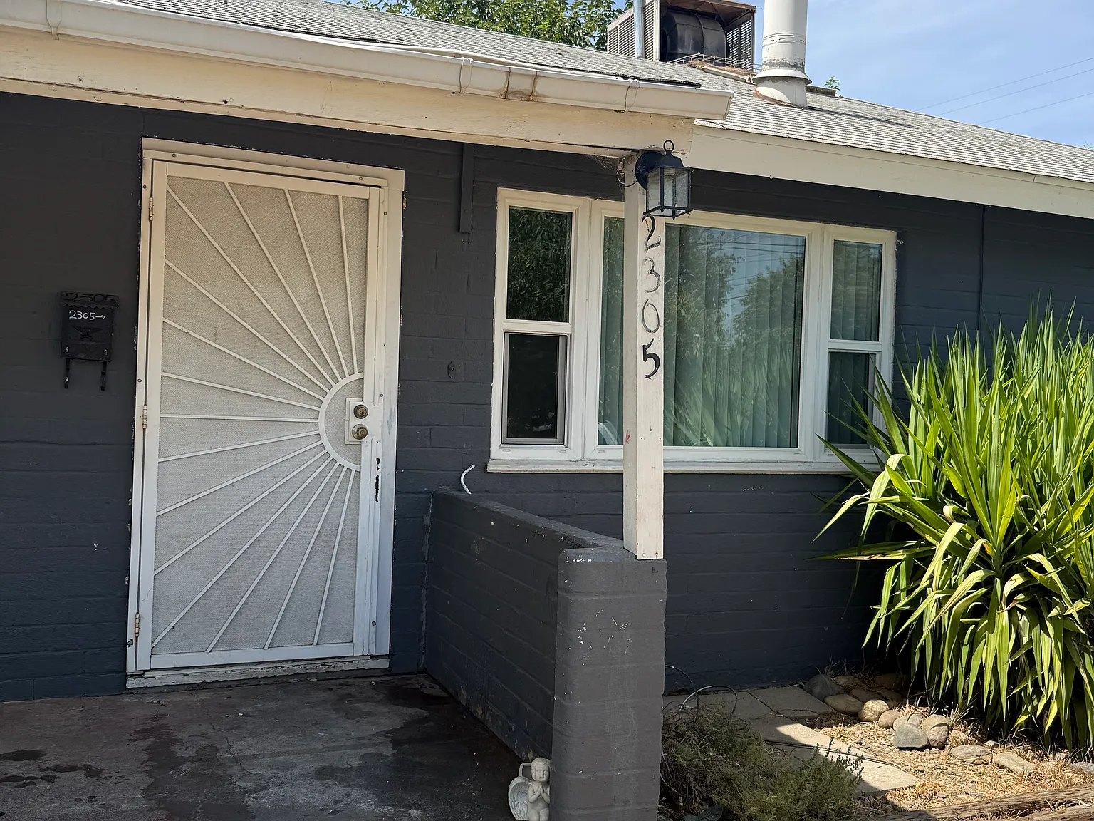 2 bed, 1300 sqft, $1,600 — Photo 1
