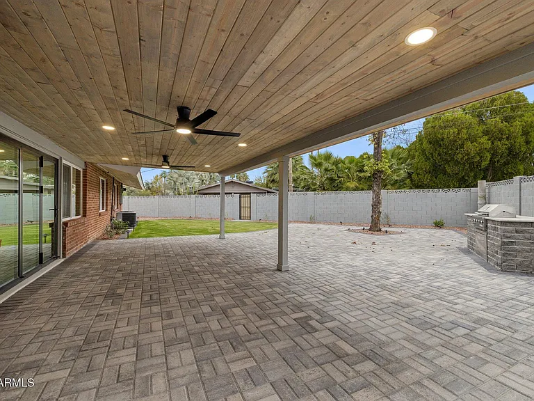 1216 W Rovey Ave — Photo 30