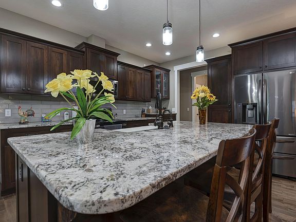 5th image of 2409 Walnut Grove Cir
