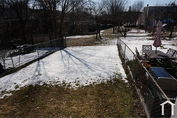 250 E Chestnut St — Photo 20