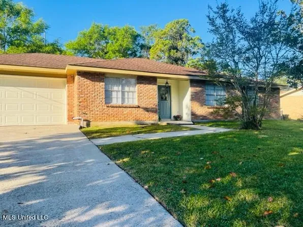 1218 Highland Dr, Picayune, MS 39466