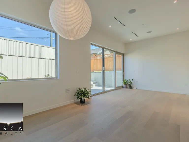 2915 E 5th Ave #1 — Photo 4