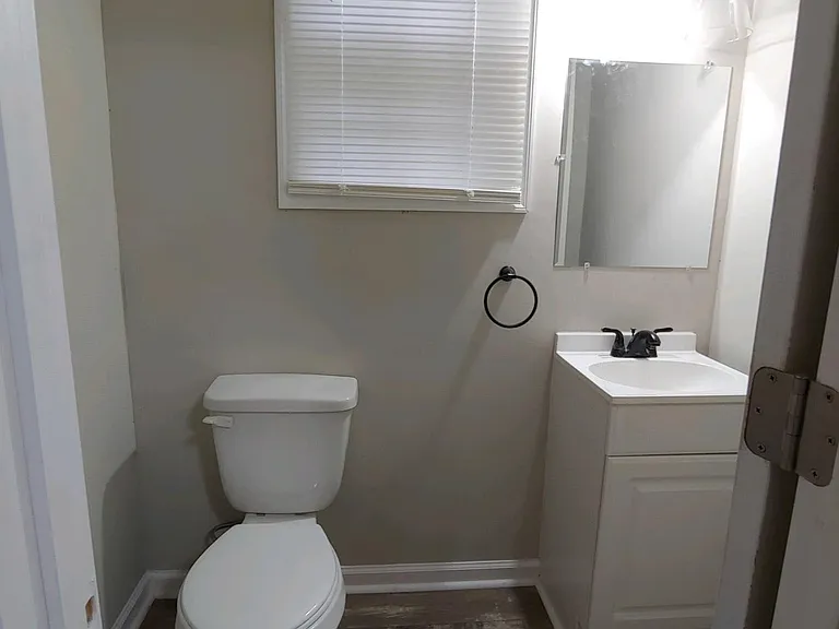 1110 Henderson Ave — Photo 7