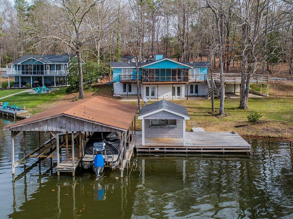 1st image of 260 Lakeshore Dr