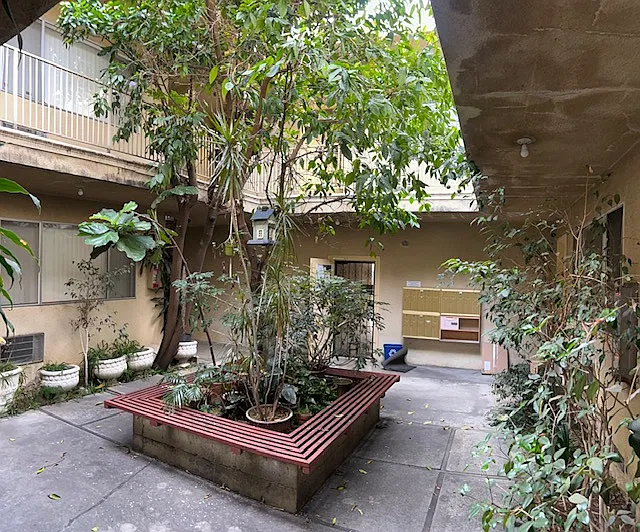 Studio, 850 sqft, $1,850 — Photo 2