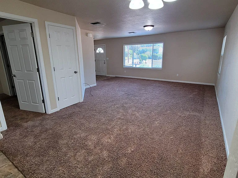1694 Cloverlawn Dr — Photo 9