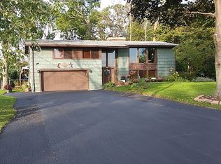 827 W River Rd, Grand Island, NY 14072