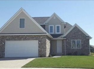 93 Cobblestone Ln, Le Claire, IA 52753
