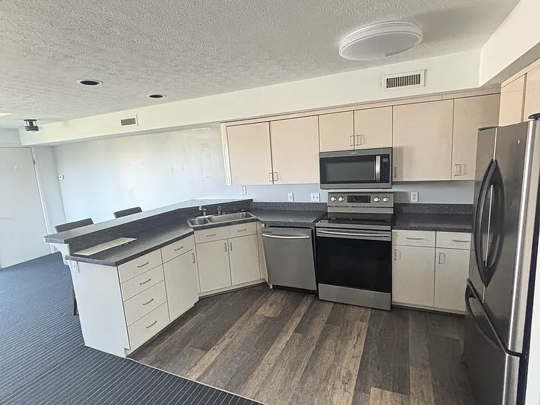 1900 Grove Ct #409 — Photo 3