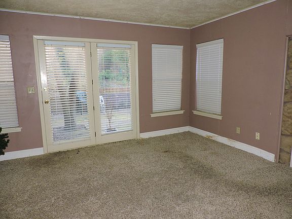 3rd image of 1429 Lakehurst Dr