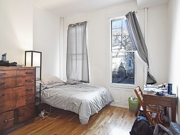 3rd image of 211 Green St APT 1L