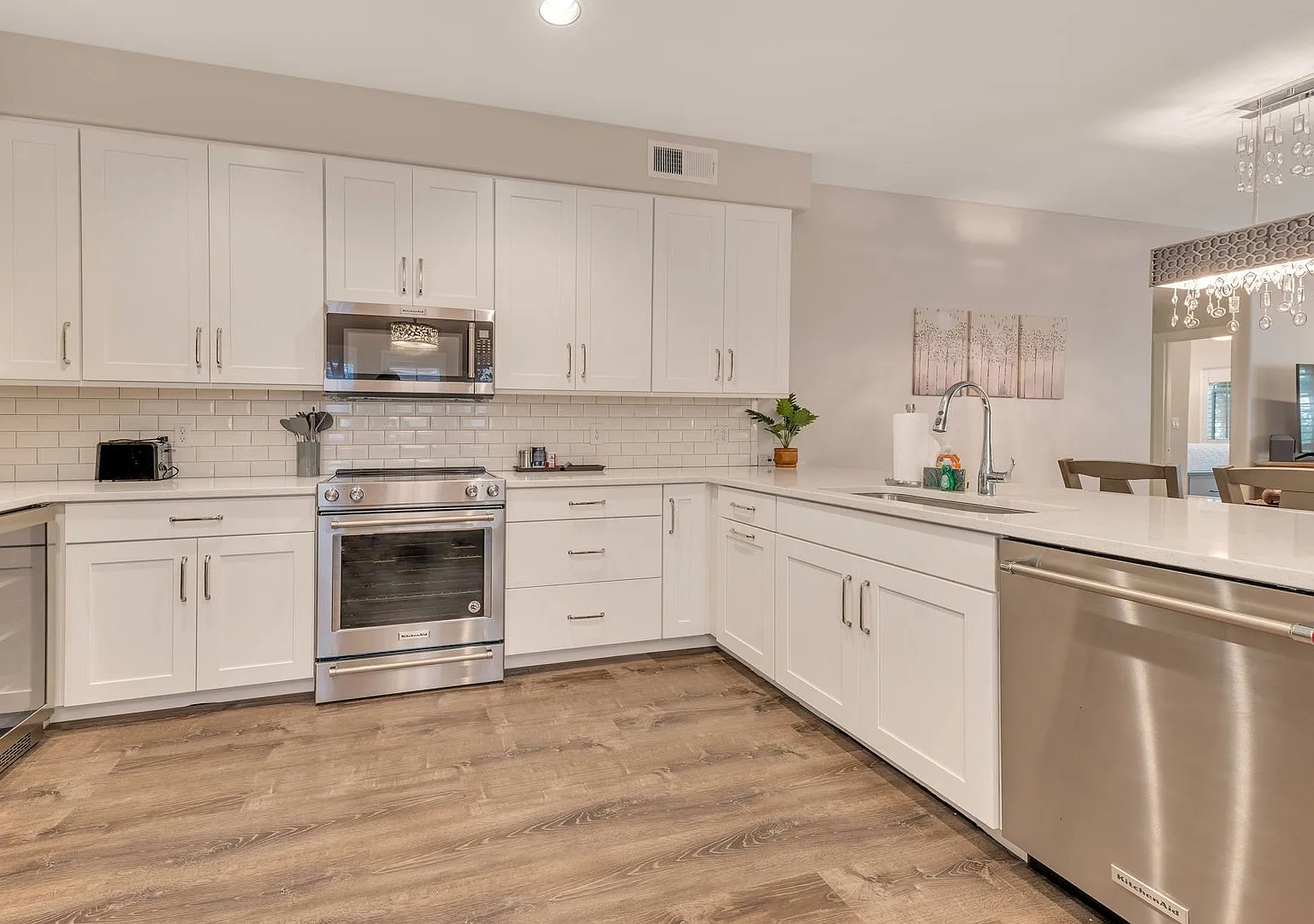 Remodeled and Stunning Furnished McCormick Ranch Condo! — Photo 4
