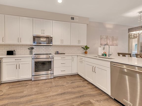 4th image of 8653 E Royal Palm Rd Unit 1008