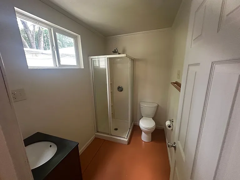 2050 Laburnum Ave — Photo 26