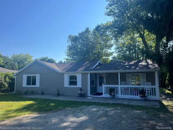 2846 Range Rd, Pt Huron, MI 48060