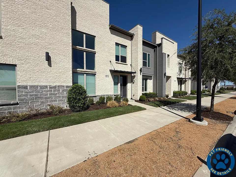 1711 Dalhart Rd
