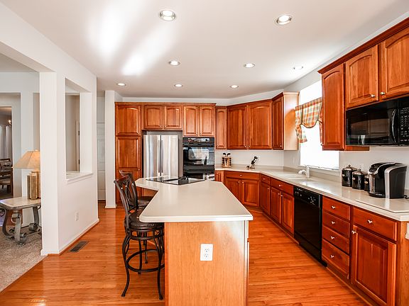 4th image of 4143 Cardinal Crest Dr