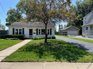 328 Chalmers St, Geneva, IL 60134