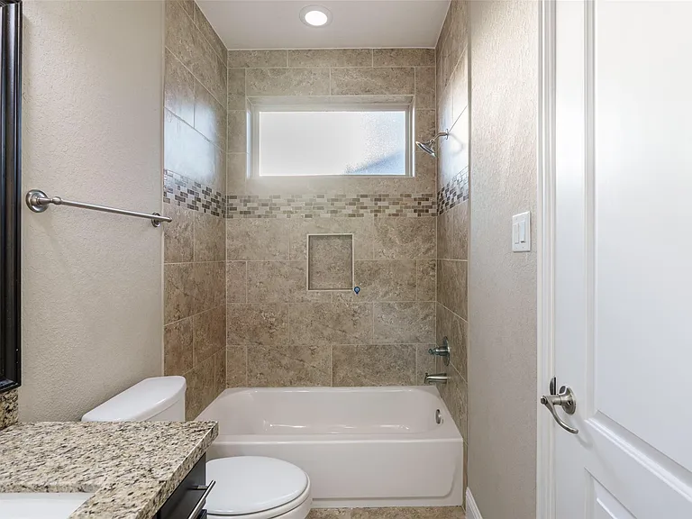 1518 Birdsall St #A — Photo 20
