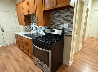 205 E 42nd St APT 1E, Chicago, IL 60653