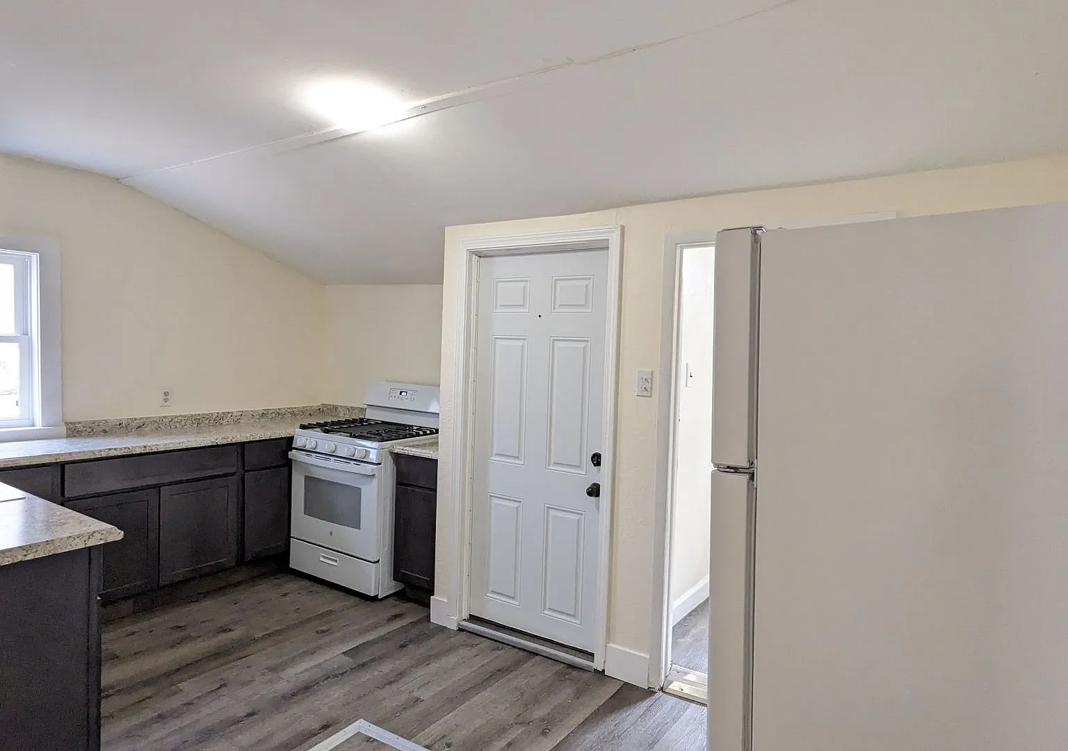 1230 Spring St- 3 bedroom house — Photo 3