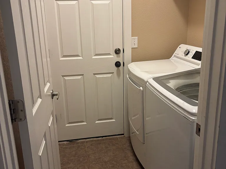 1806 W University Dr — Photo 20