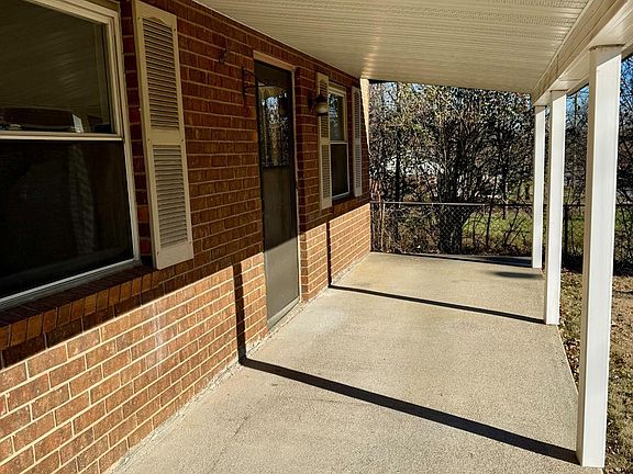 2nd image of 2594 Roosevelt Ave
