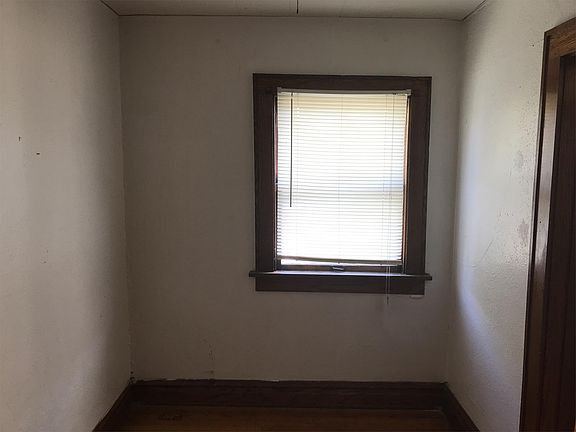 5th image of 2900-2902 Cottage Dr