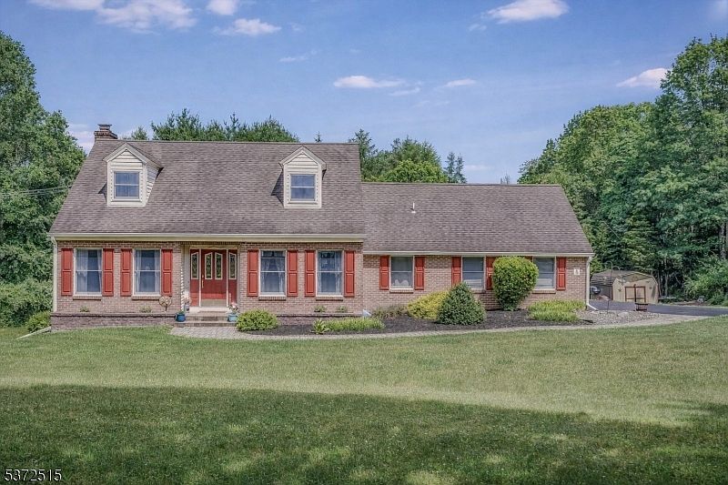 1st image of 69 Lincoln Laurel Rd