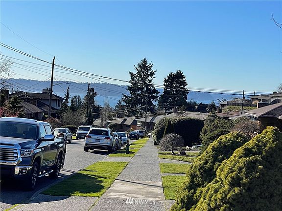 This view of the sound is amazing in the day...