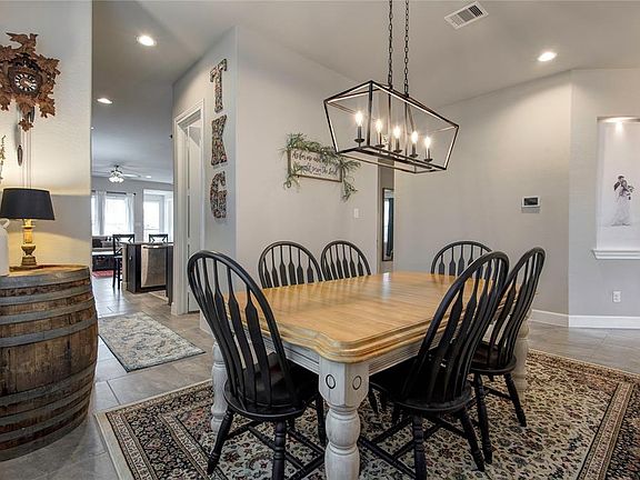 17x11 Dining - Pendant light fixture is a homeowner addition. The walk-in pantry divides Dining from Kitchen.