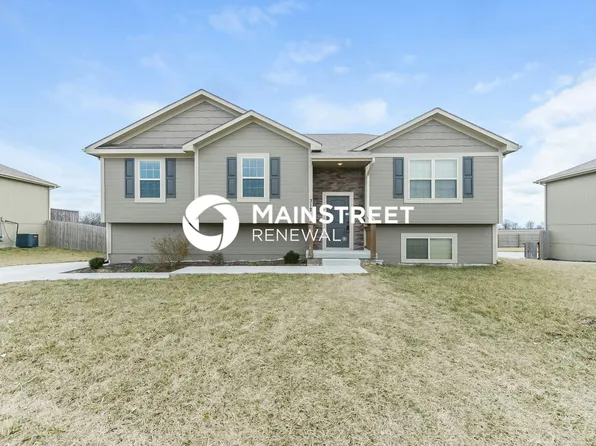312 Golfview Dr, Pleasant Hill, MO 64080