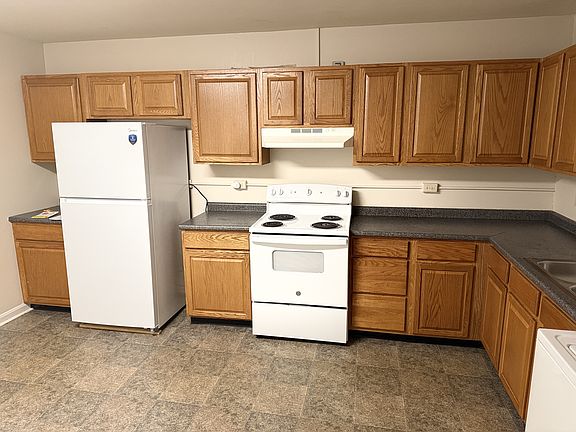 2nd image of 102 E North St