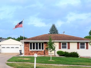 2117 Balsam Dr SW, Cedar Rapids, IA 52404