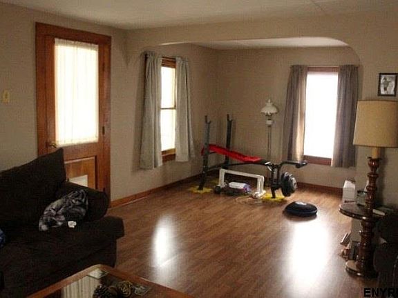 4th image of 112 Gates Ave