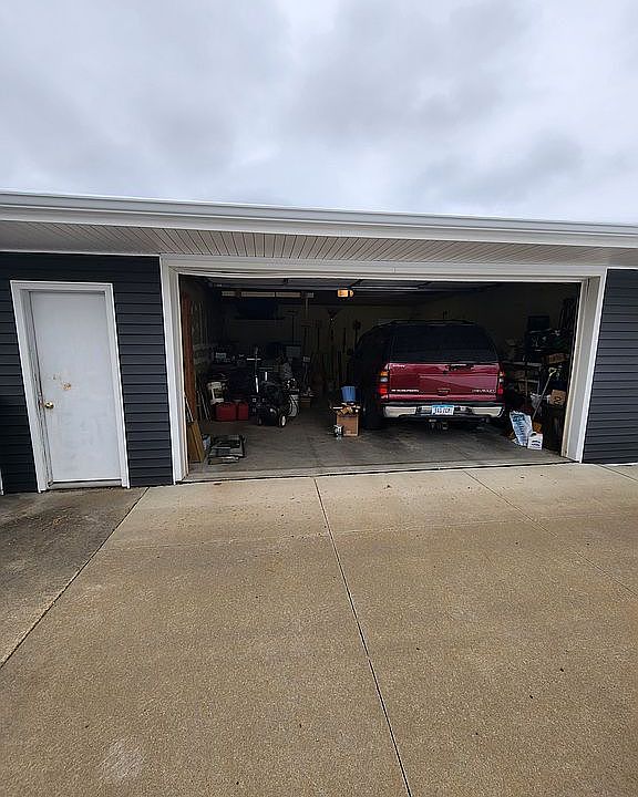 1st image of 3264 Coral Ave NE