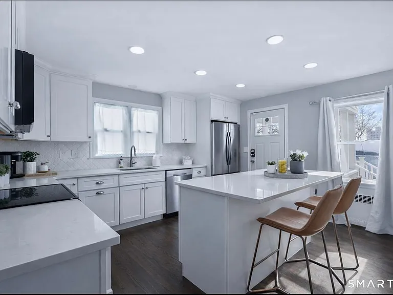 457 Summit St — Photo 6