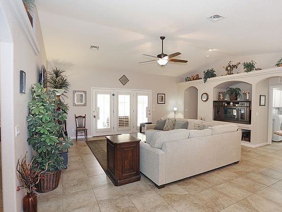 4th image of 2690 Edgewood Dr